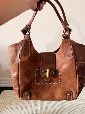Vintage Vélez Leather Shoulder Bag with Turn-Lock